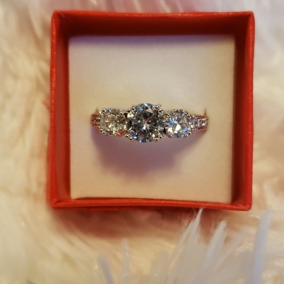 SALE !! Engagement/Fashion Ring NWOT - Picture 6 of 11